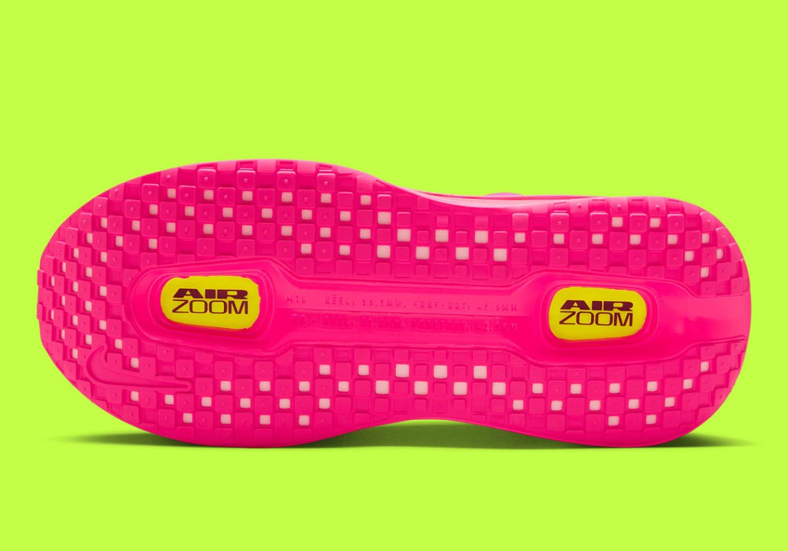 Nike Vomero Premium
"Hyper Pink" (Women's)