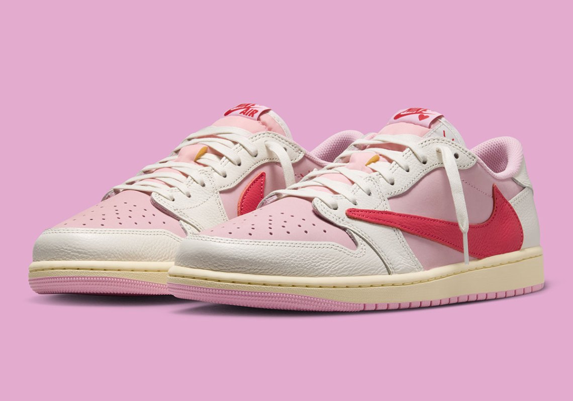 Air Jordan 1 Retro Low OG SP
x Travis Scott "Sail Tropical Pink"
