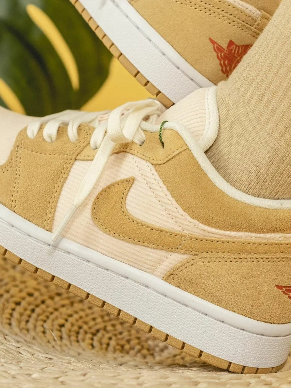 Air Jordan 1 Low SE
"Twine Orange Quartz Corduroy" (Women's)