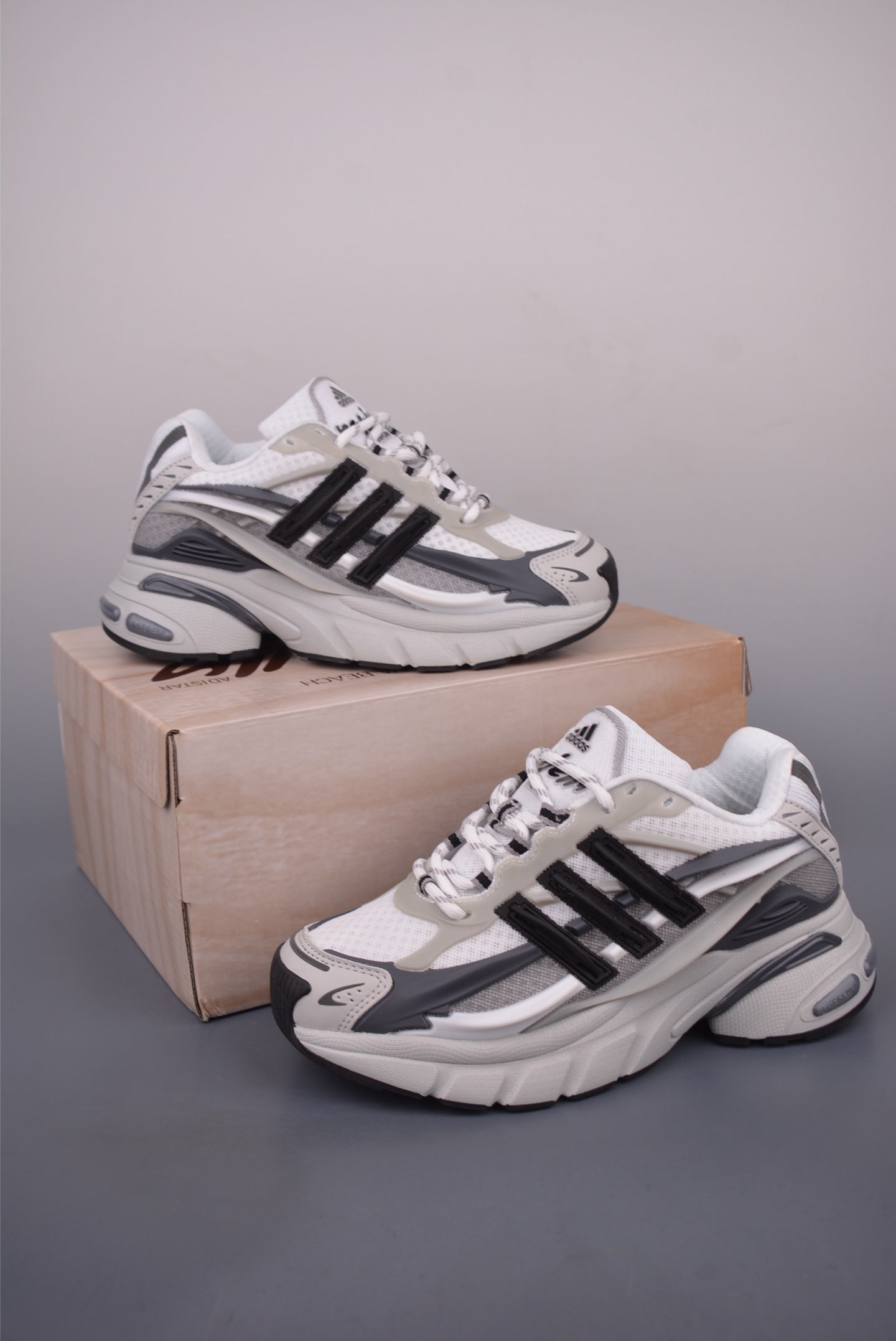 Adidas Adistar Jellyfish x 
Pharrell Williams "Solid Grey Black"