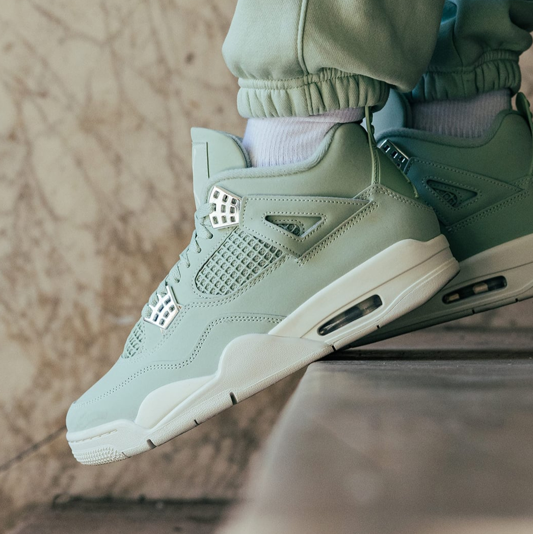 Air Jordan 4 Retro "Seafoam Sail"